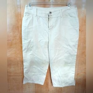 Liz Claiborne White Capris